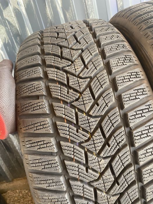 225/45/17 Dunlop Зимни