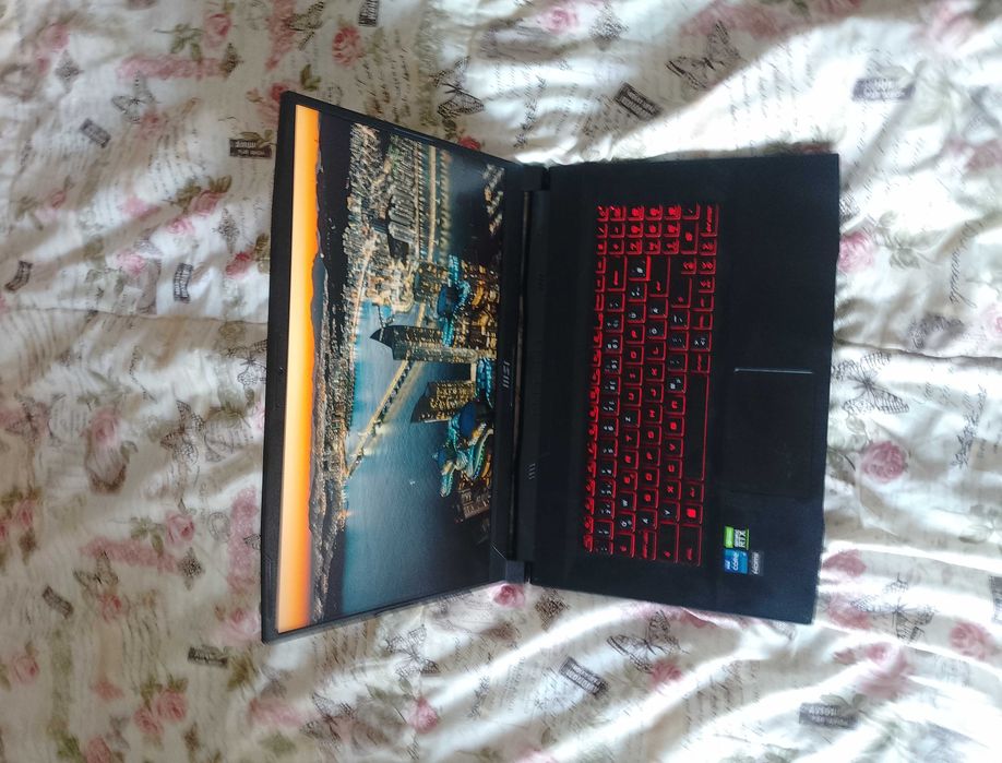 Геймърски лаптоп MSI Katana GF76 – Голям 17.3" / i7-11800H / RTX 3050 / 16GB RAM (Отлично състояние)