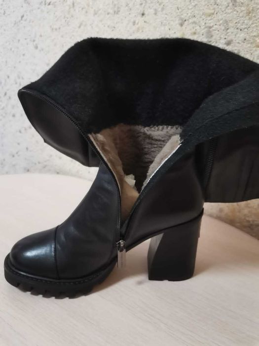 Продам женские сапоги