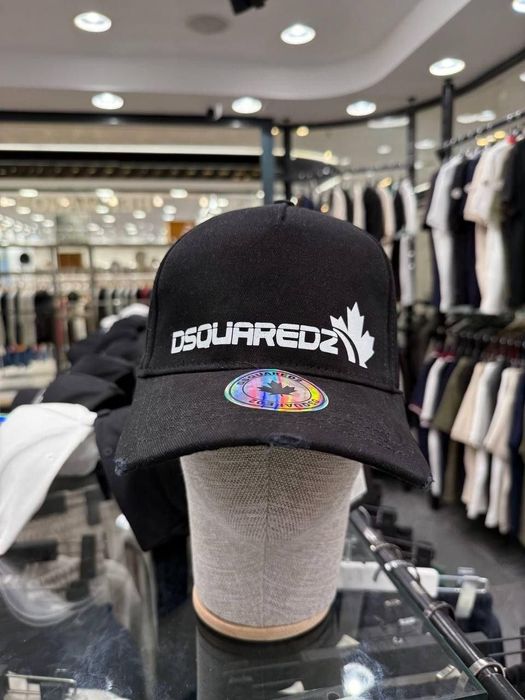 Шапки с козирка различни модели Dsquared