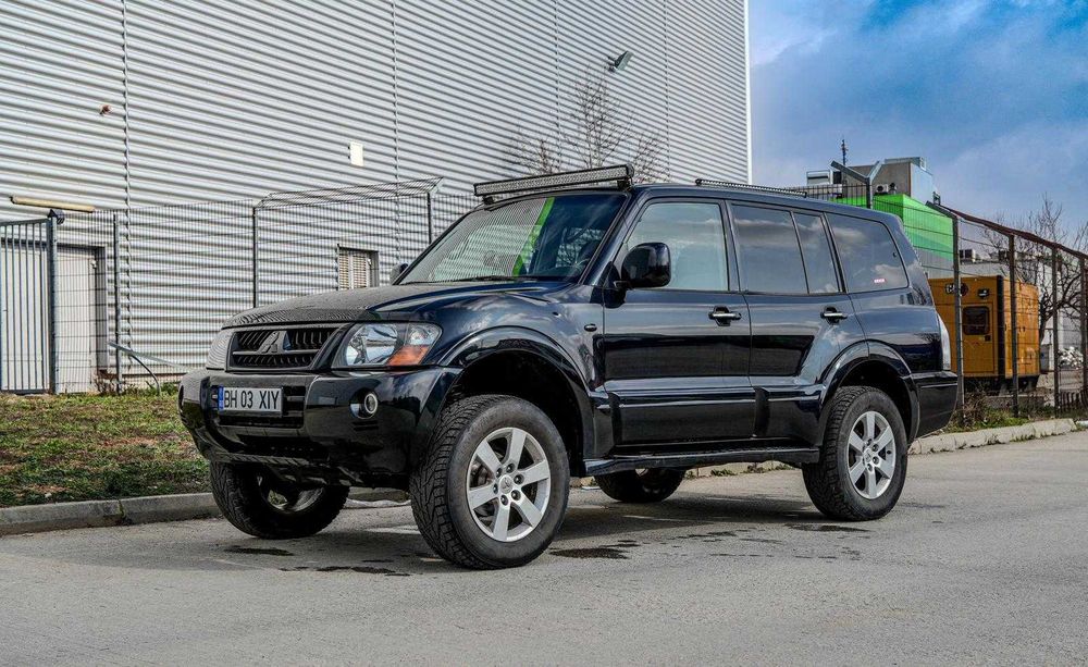 Pajero 3.2 DID 4x4 2005 Autoutilitară Lift Kit, LED Bar, Offroad