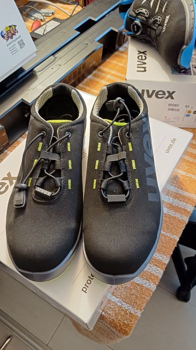 De vanzare bocanci de lucru cu protectie si ESD UVEX