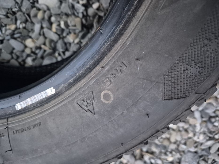 Vând cauciucuri 175/65/14  M+S 2 buc imp Germania//Michelin//