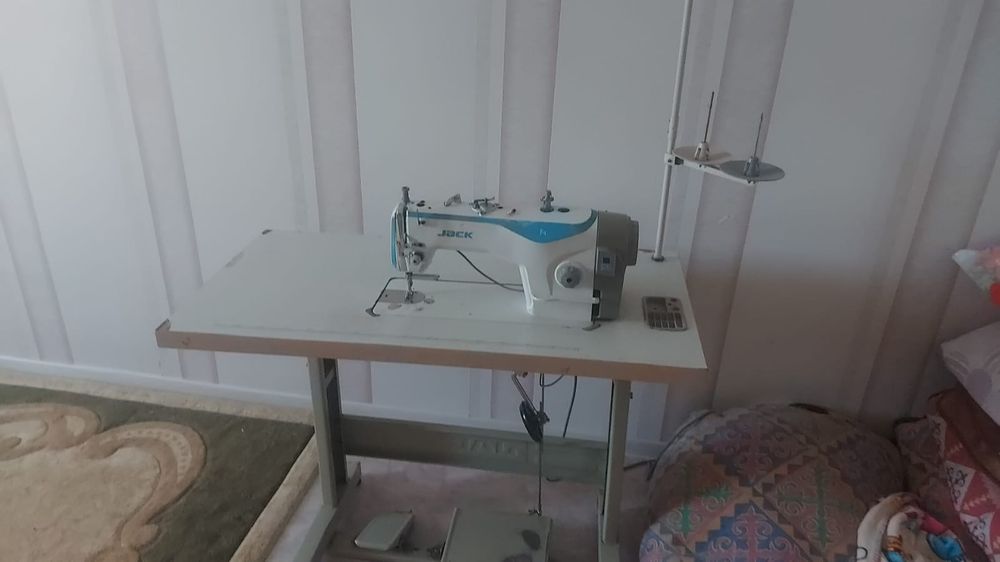 Продам Швейную машинку
