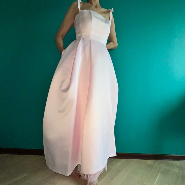 Нарядное атласное платье