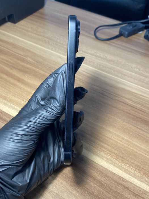 iPhone 15• 128 GB • Black