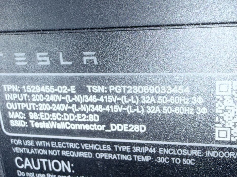 Vand/schimb Tesla Wall connector  gen 3  defect