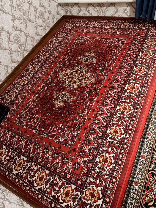 Gilam sotiladi shertsinoy 2 ta