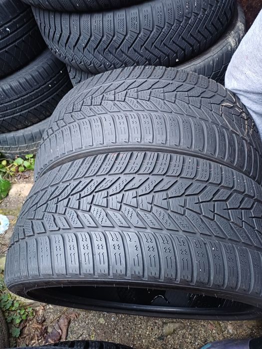Vând 2 anvelope de iarna 225 40 r18 HANKOOK foarte bune din 2021