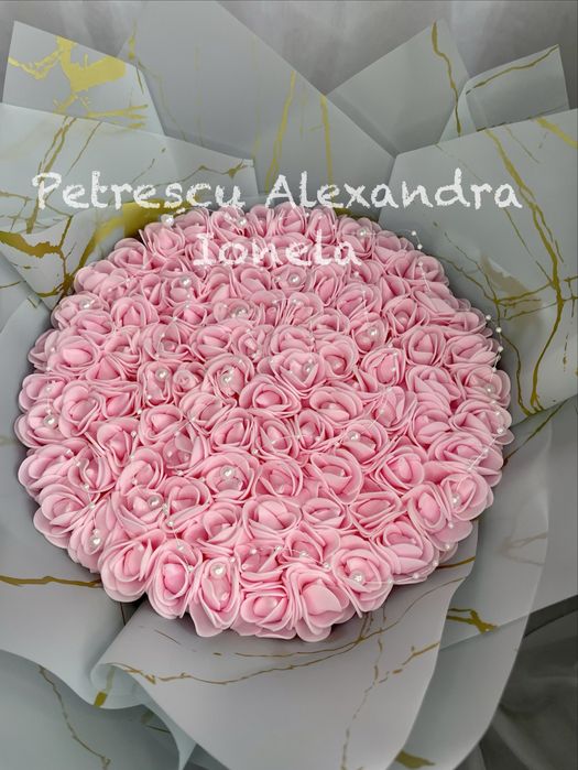 Buchet 101 trandafiri spuma