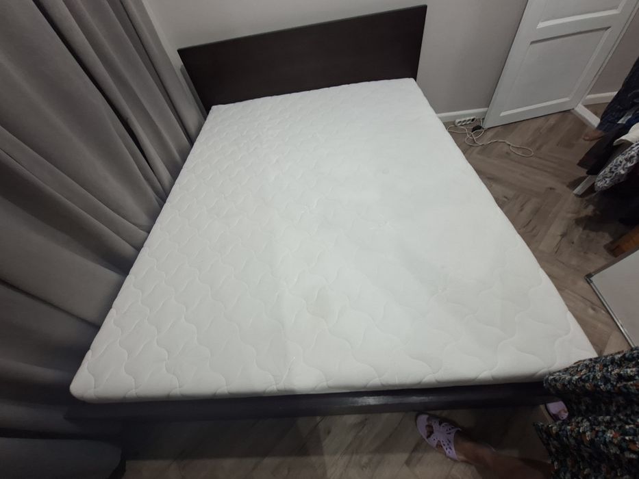 Продам двуспальную кровать
