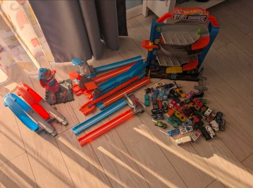 Colectie Hot Wheels originala 3 Circuite + 40 masinute