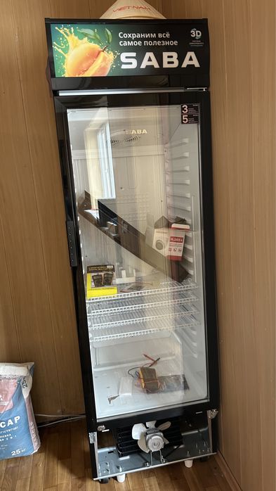 Витринный холодильник новый