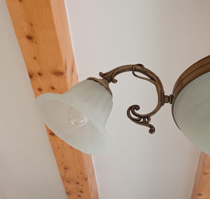 Candelabru cu trei brațe