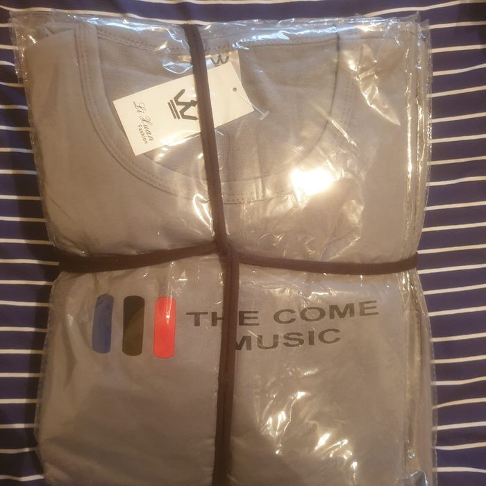 Vand lot haine cu eticheta  450 de buc 6000 lei marimi : S,L,M,XL