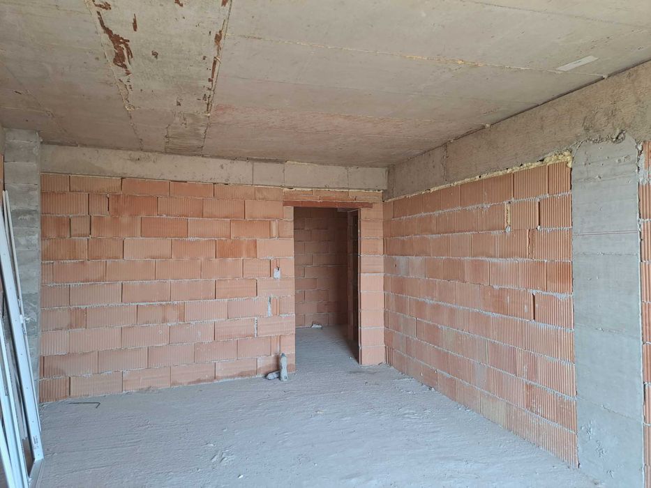 Тристаен след А 14 - широк център