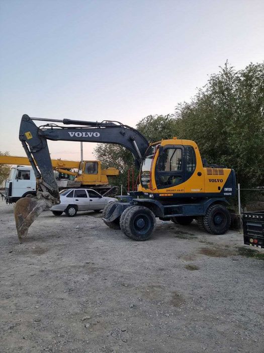 VOLVO 130 срочно сотилади