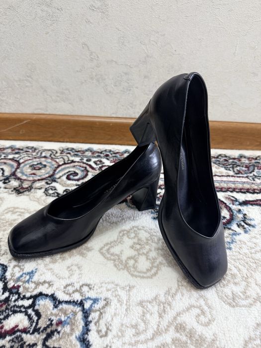 Продам черные женские туфли