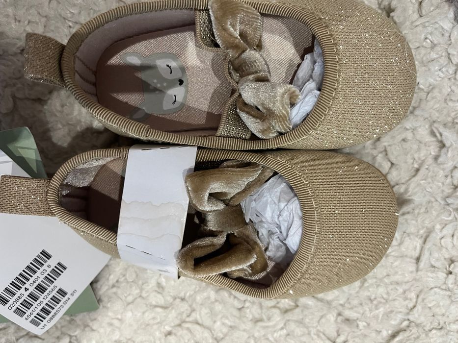 Затворени обувки ХМ 18/19 размер. Waikiki 23 и Вигами 20