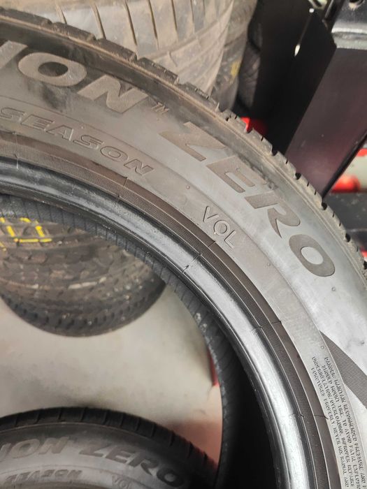 2бр. всесезонни гуми 235/55/19 Pirelli