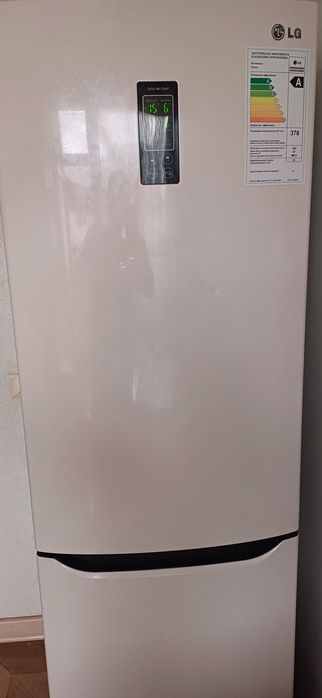 Холодильник LG в идеальном состоянии