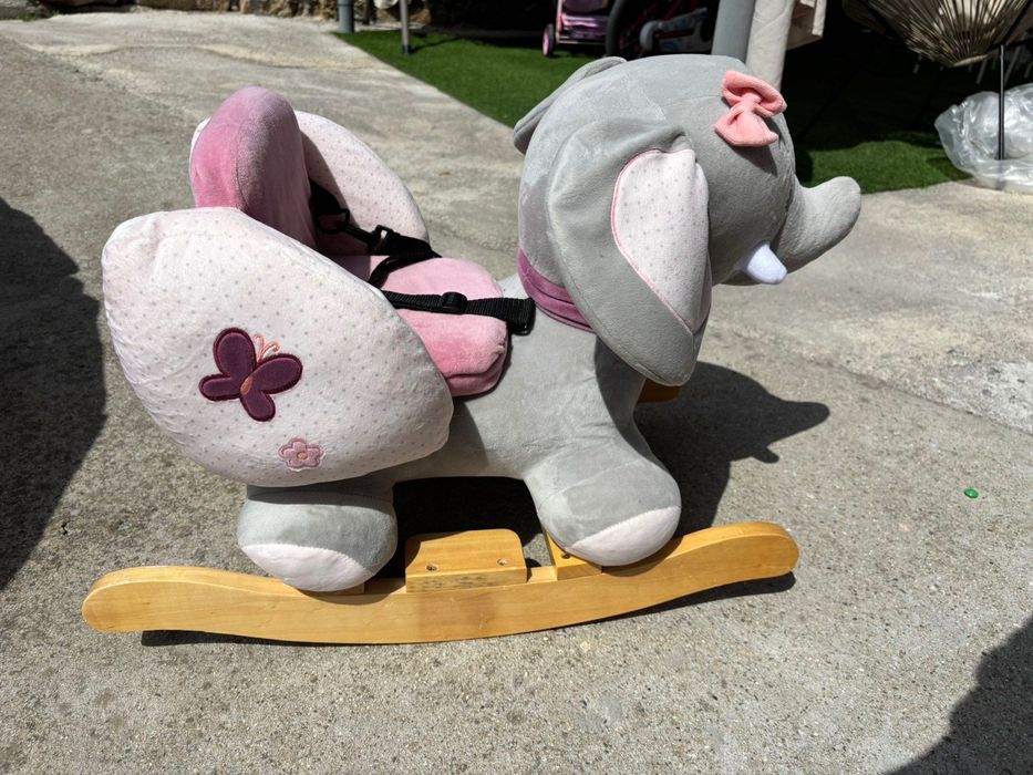 Люлеещо се слонче