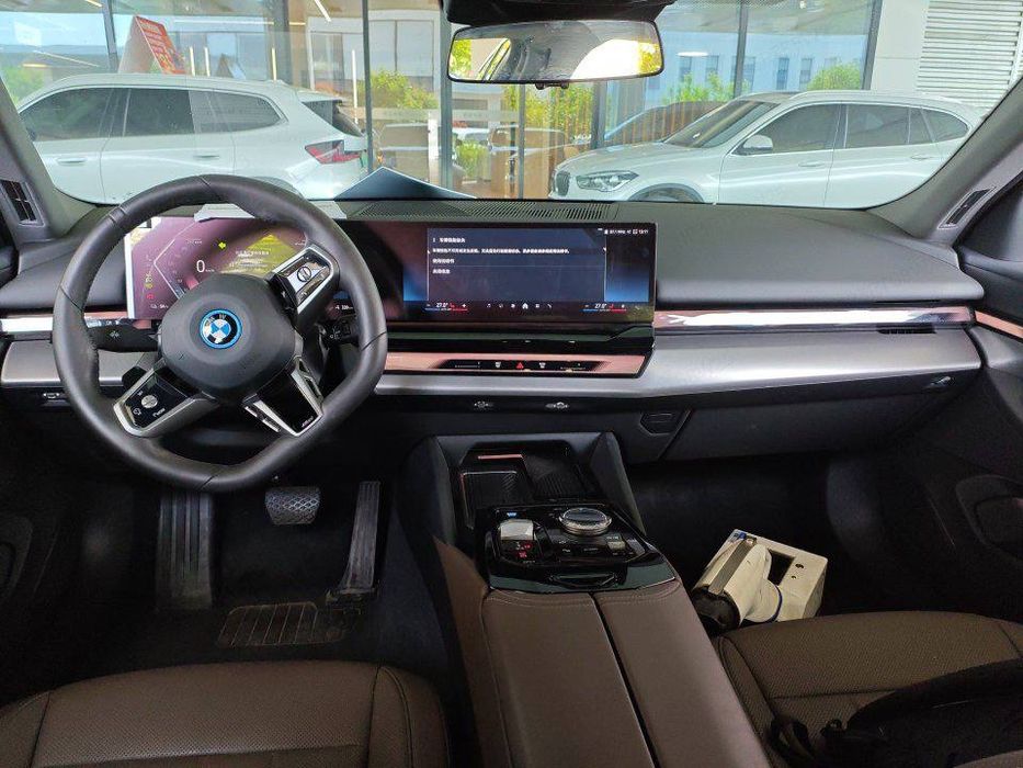 BMW i5 naxt ga va nasiya savdo godovoy 20 % nomizga o’tkaziladi.