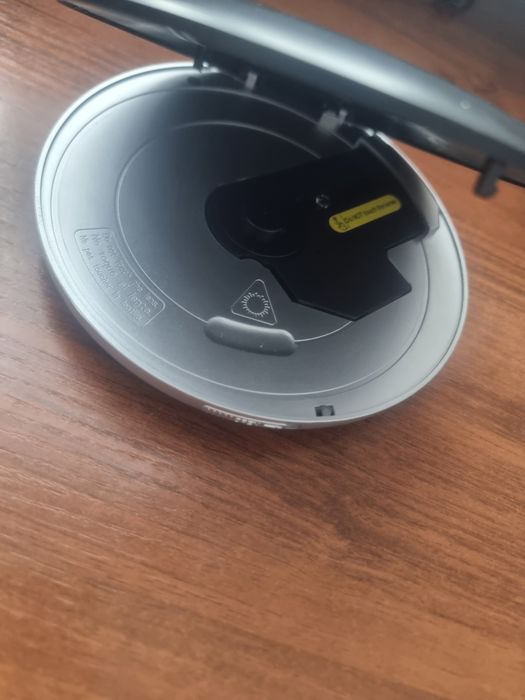 Cd плеер Bravo q802, (2 кабеля для использования)