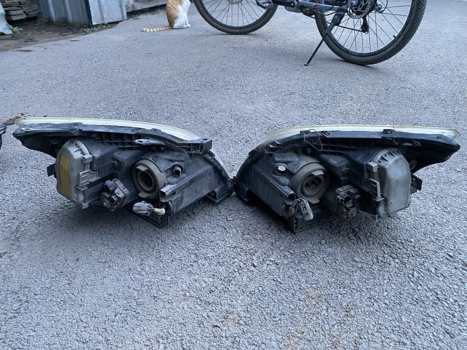 Фары на тойота авенсис