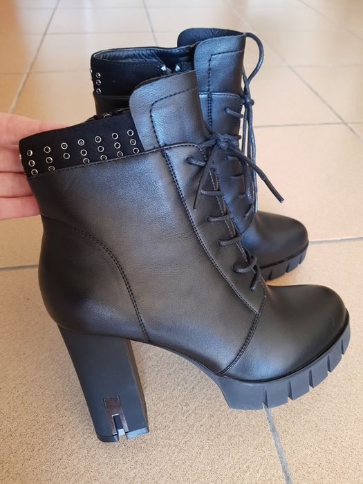 Дамски елегантни черни боти