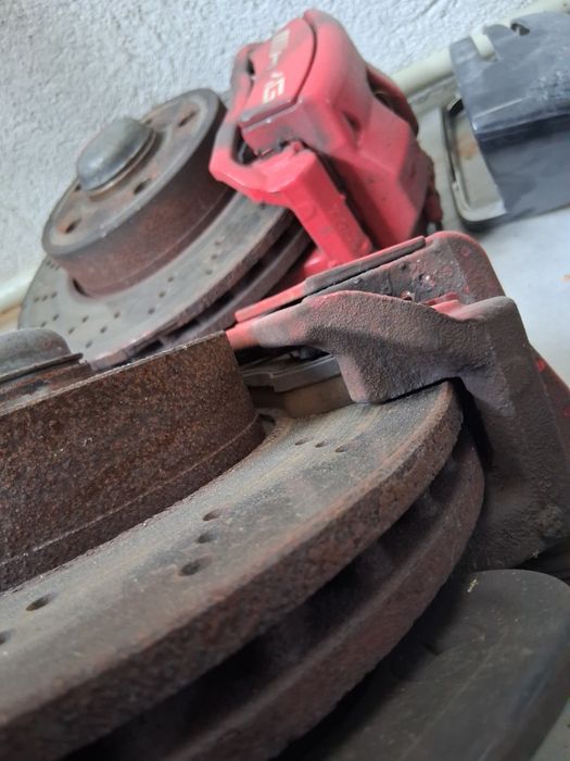 Спирачни апрати,дискове,наклатки мерцедес ц200,ц220,E220 w212,w204