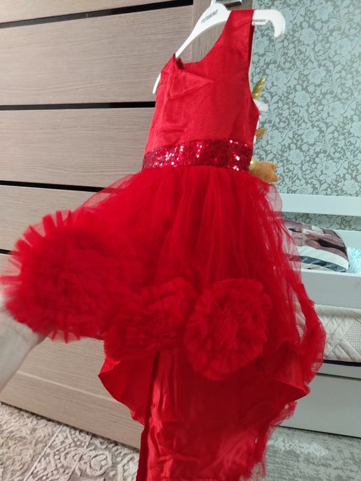 Продаю платье нарядное