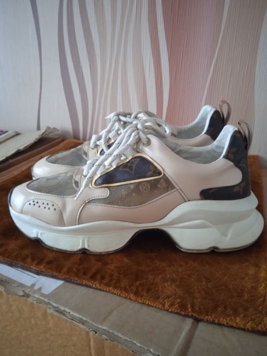 Продам женскую обувь