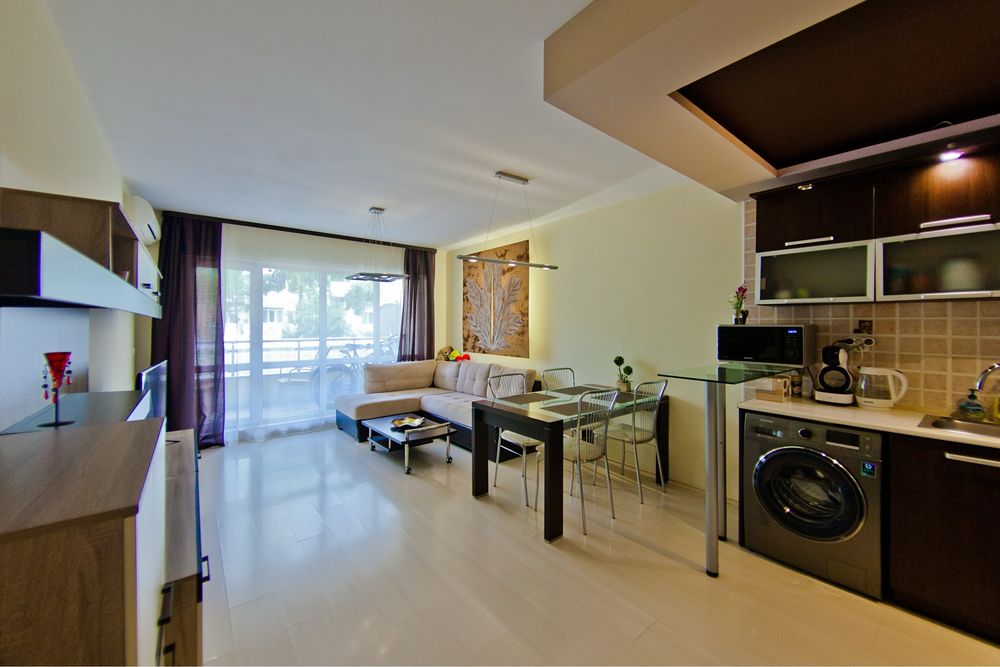 Дава се под наем Двустаен апартамент в Варна, Лятно кино Тракия - 65 кв.м за 561 € - Снимка #2