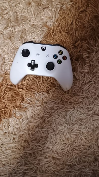 Vând Xbox one s 600 de lei