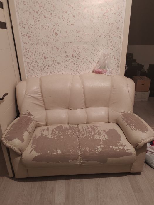 Срочно продам 2 дивана и 1 кресло