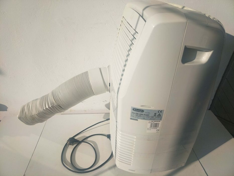 DELONGHI Plugino Silent мобилен климатик за ефективно охлаждане, обезвлажнител, аериране(освежаване) на въздуха комплект с въздухоотвод (тръба)
10000