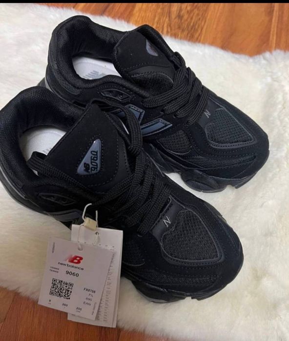 Adidași  NB 9060