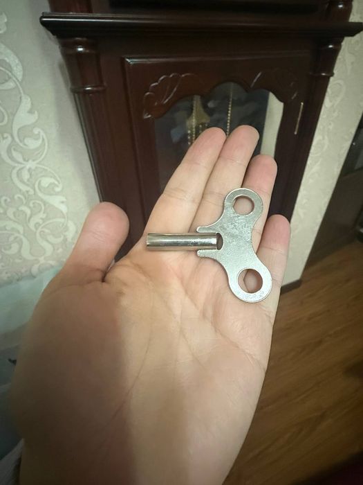 Продам настолные часы механические