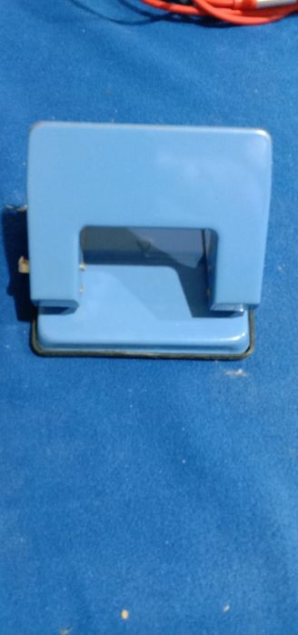 Продам степлер и дыракол по 500 тг