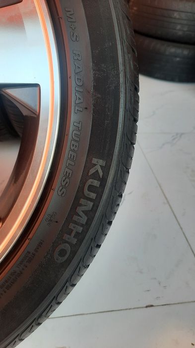 17 Jentra saka diska balon sotiladi