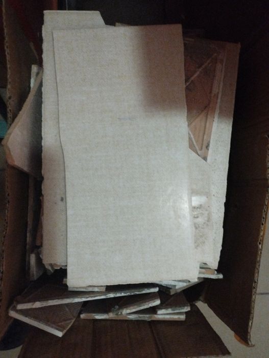 Отдам даром обломки кафеля