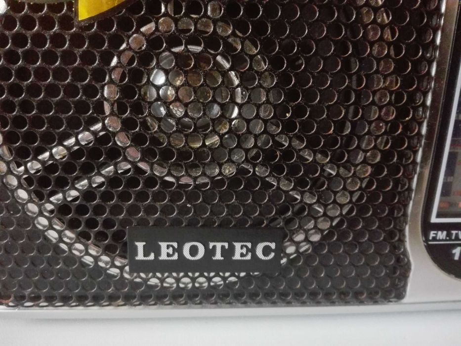 Транзистор LEOTEC и стар медицински уред .