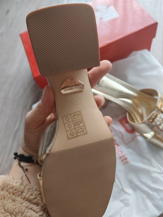 Papuci eleganti Laura Biagiotti