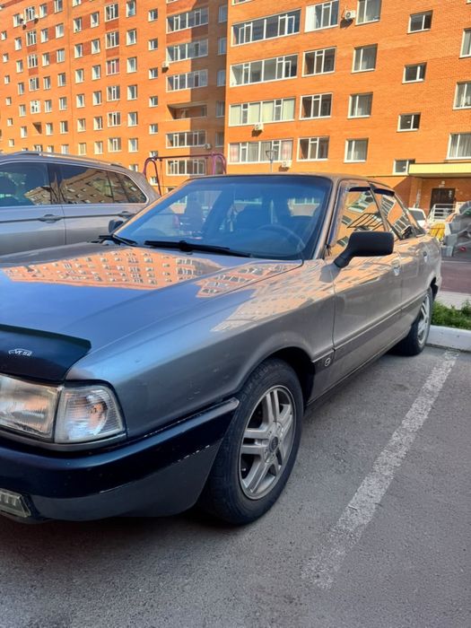 Машина Ауди 80
