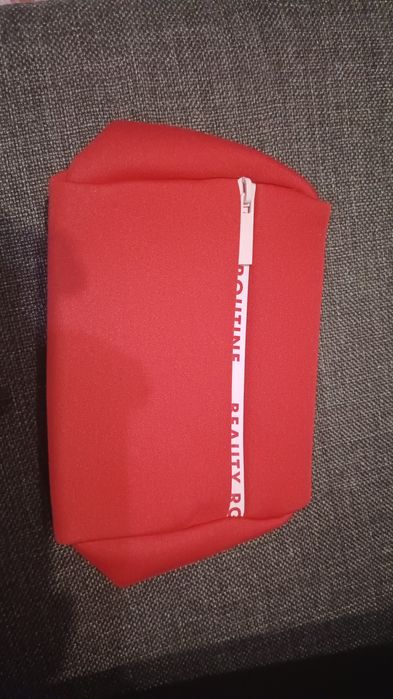 Продам брендовые косметички