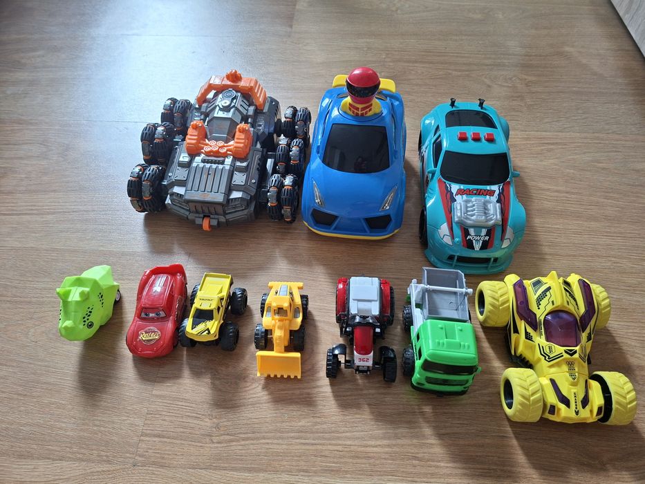 Лот колички с различни размери