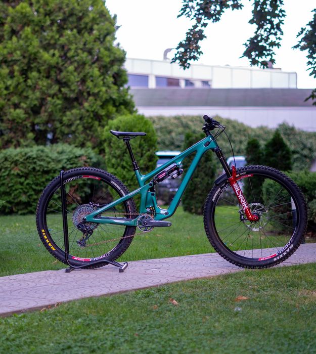 Yeti SB140 2025 Carbon, Върхов клас Enduro/Trail велосипед. Rock Shox Lyric Ultimate, Vivid Ultimate, Industry Nine, Bike Yoke, Race Face