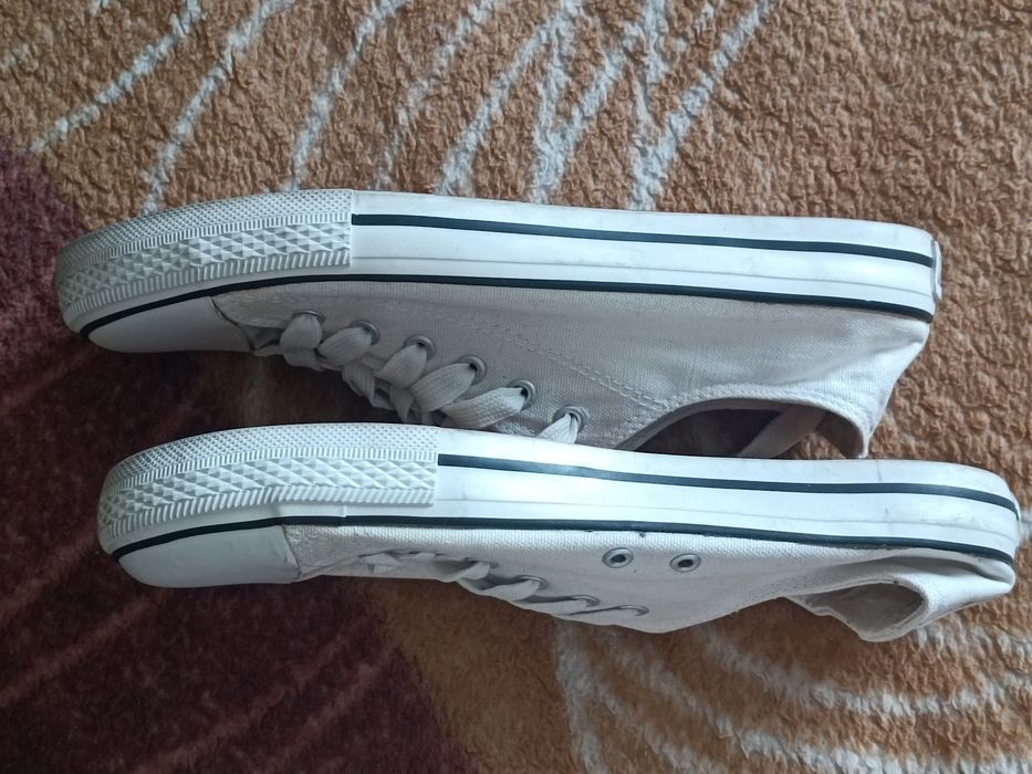 Продаются кеды 44 р. Маломерят.