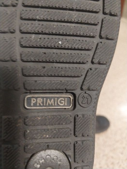 Продам обувь на девочку, ботинки на осень-весну.